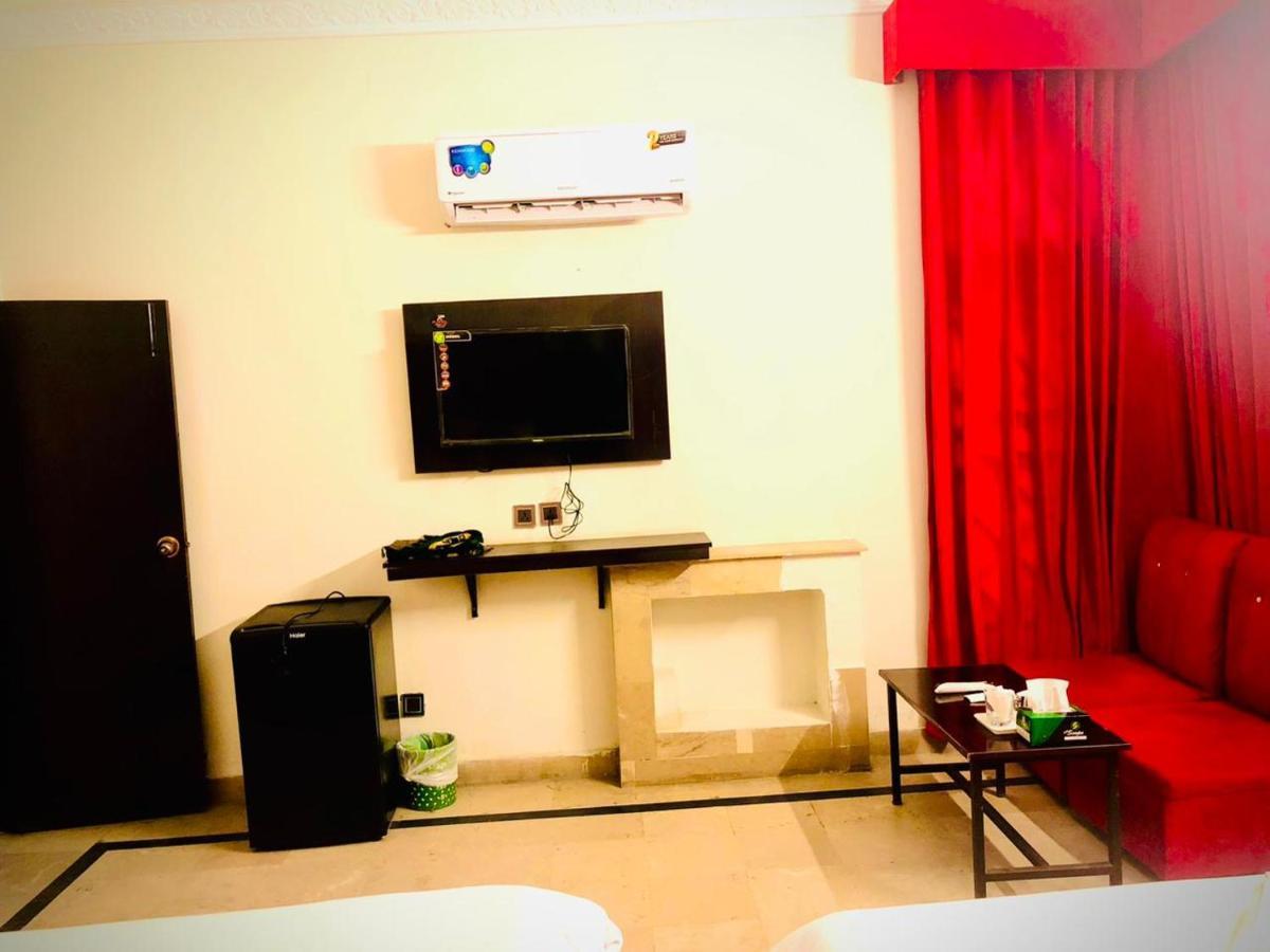 Hotel Royal Grand Lahore Extérieur photo